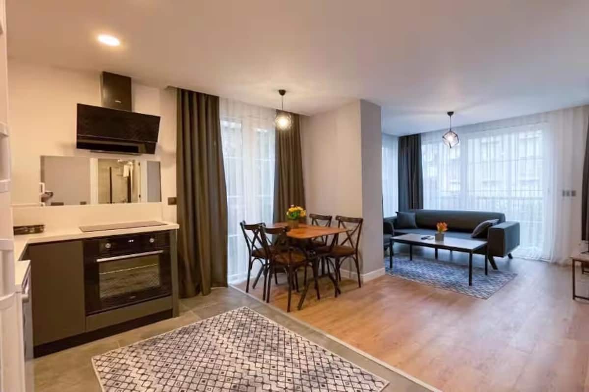 Superior Apartment, 1 Bedroom | Desk, laptop workspace, blackout drapes, soundproofing