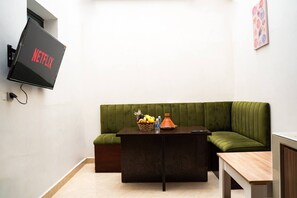 Apartment, 2 Bedrooms | Living room