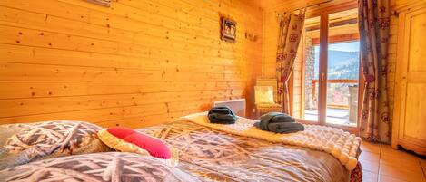 3 عدّة غرف نوم ومكواة/لوح كي وسرير سفر وواي فاي مجانًا