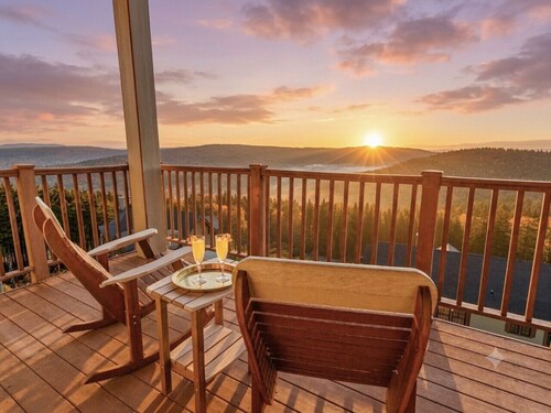 Experience luxury slopeside living in this stunning 6BR, 4.5BA Soaring Eagle condo