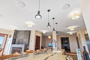 Dining - Experience luxury slopeside living in this stunning 6BR, 4.5BA Soaring Eagle condo (Snowshoe)