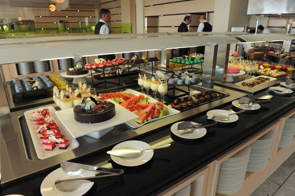 Daily buffet breakfast (EUR 15 per person)