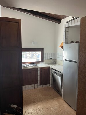 Microondas, horno, parrilla de estufa y lavavajillas 