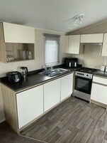 Cookware/dishes/utensils