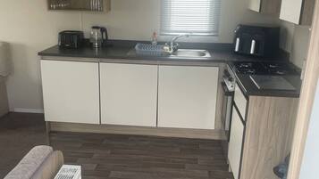 Cottage | Private kitchen | Cookware/dishes/utensils