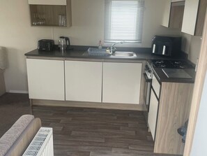 Private kitchen - Golden Gate Holiday Centre - Holiday Accommodation 22147 (Abergele)