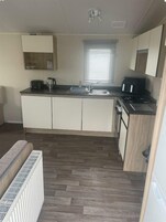 Keittoastiat/astiat/ruokailuvälineet