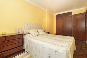 2 habitaciones, tabla de planchar con plancha, internet y ropa de cama 