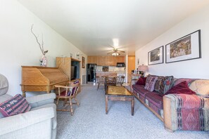 TV - Spacious 1BR Condo #218 at Donner Lake Village (Truckee)