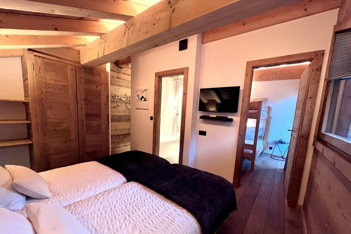 Comfort Quadruple Room | In-room safe, blackout drapes, free WiFi, bed sheets