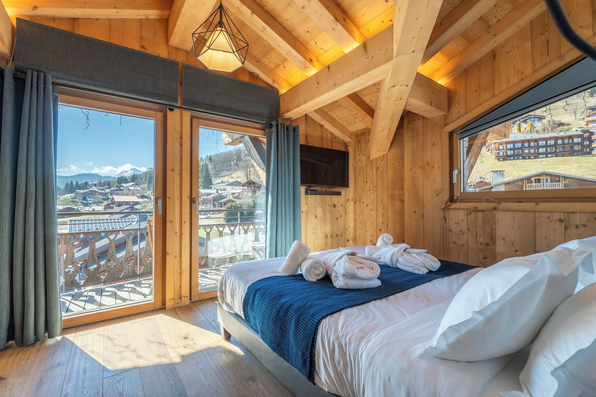 Comfort Oda | Odada kasa, güneşlik/perde, ücretsiz kablosuz İnternet, çarşaf takımı