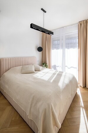 2 bedrooms, iron/ironing board, free WiFi, bed sheets - Fancy 2bdr Golden Dots Apartment in city centre (Kraków)