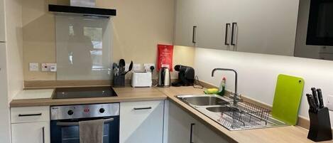 House, 1 Double Bed, Non Smoking | Private kitchen | Full-sized fridge, microwave, oven, stovetop