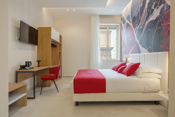 خزنة داخل الغرفة وبديكورات فريدة لكل غرفة وطراز فريد لكل وحدة ومكتب