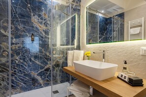 Superior Triple Room, Non Smoking | In-room safe, individually decorated, individually furnished, desk - Julia's Boutique Rooms (Palermo)