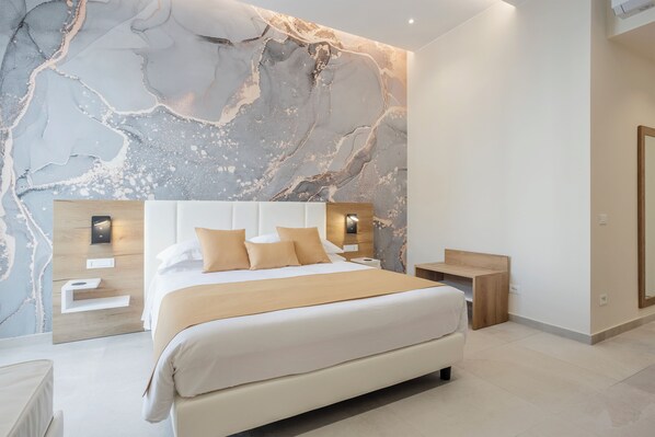 Deluxe Triple Room, Non Smoking, Balcony | In-room safe, individually decorated, individually furnished, desk