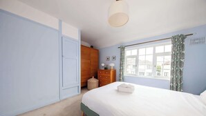 Room - Amazing 2BDR house close to the city August deals (Dublin 3)