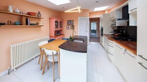 Private kitchen - Amazing 2BDR house close to the city August deals (Dublin 3)