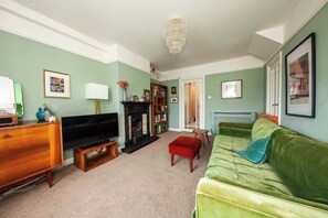 Unclassified image, 3 of 27, button