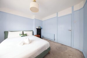 2 habitaciones, tabla de planchar con plancha, internet y ropa de cama 