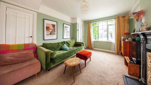 Living area - Amazing 2BDR house close to the city August deals (Dublin 3)