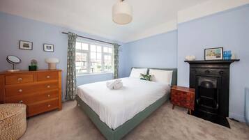 2 bedrooms, iron/ironing board, Internet, bed sheets