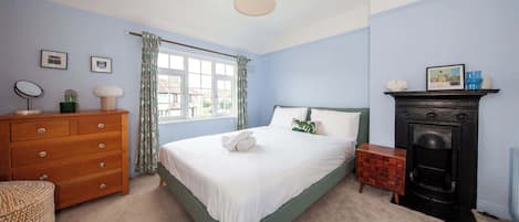 2 bedrooms, iron/ironing board, Internet, bed sheets