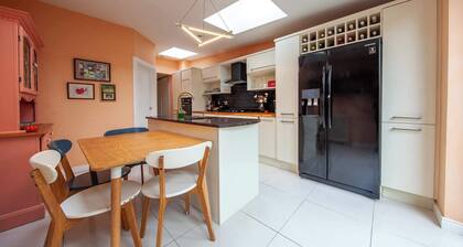 Amazing 2BDR house close to the city August deals