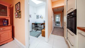 Interior - Amazing 2BDR house close to the city August deals (Dublin 3)