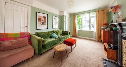 Amazing 2BDR house close to the city August deals