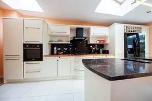 Unclassified image, 4 of 27, button - Amazing 2BDR house close to the city August deals (Dublin 3)