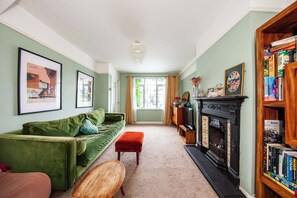 Unclassified image, 2 of 27, button - Amazing 2BDR house close to the city August deals (Dublin 3)