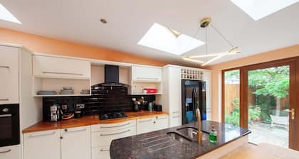 Amazing 2BDR house close to the city August deals