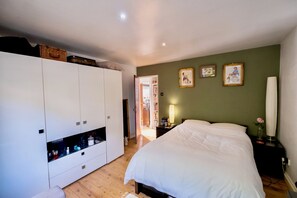 Room - Modern 2BD Flat w/ Decked Terrace, Dulwich (Greater London)