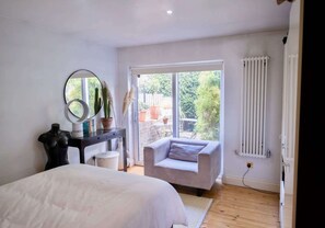 2 bedrooms, internet, bed sheets