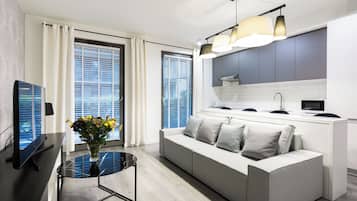 Deluxe Suite, Garden View | Soundproofing, iron/ironing board, free WiFi