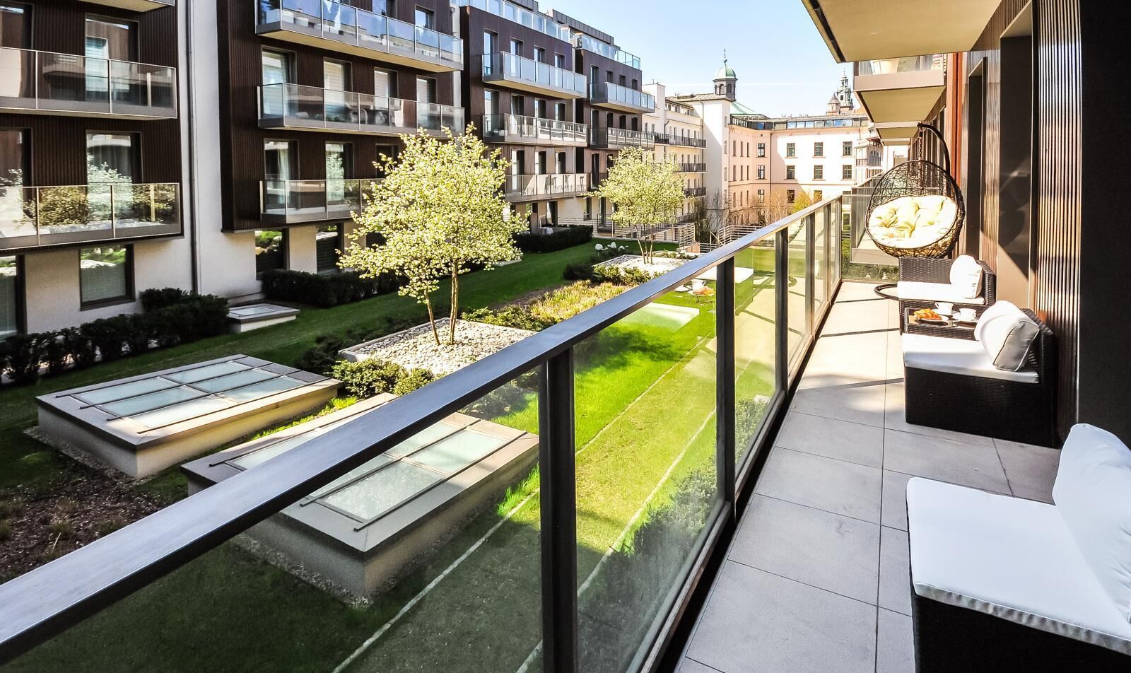 Deluxe-lejlighed - balkon - udsigt til have | Terrasse/gårdhave