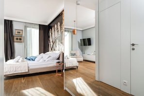 Studio Confort, balcon | Système d’insonorisation, fer et planche à repasser
