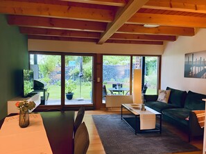 TV, stereo - Modern Apartment Casa Karin with Terrace, Garden, and Sauna (Bodman-Ludwigshafen)