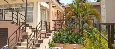 Comfort-Apartment, Balkon, Blick auf den Innenhof