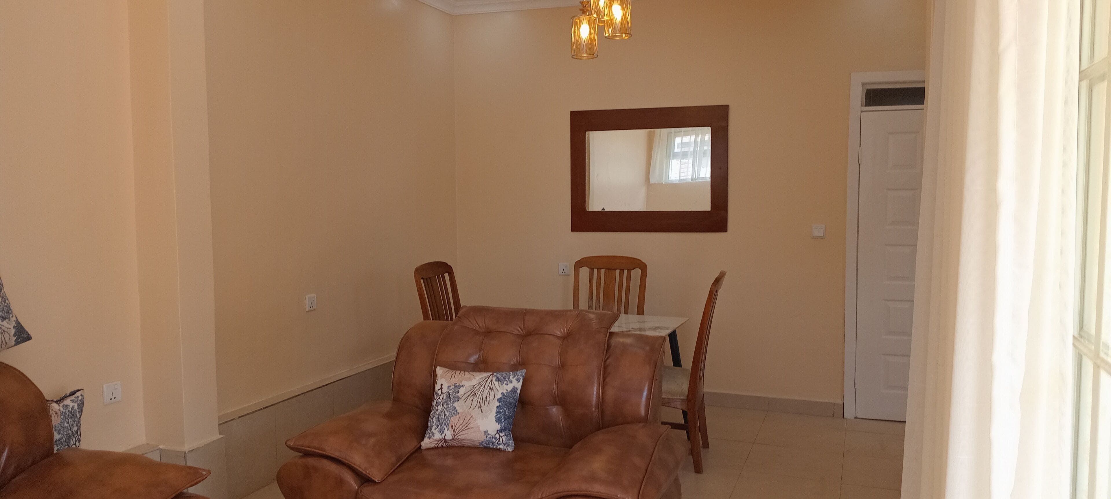 Apartamento conforto, sacada, vista para o pátio | Área de estar