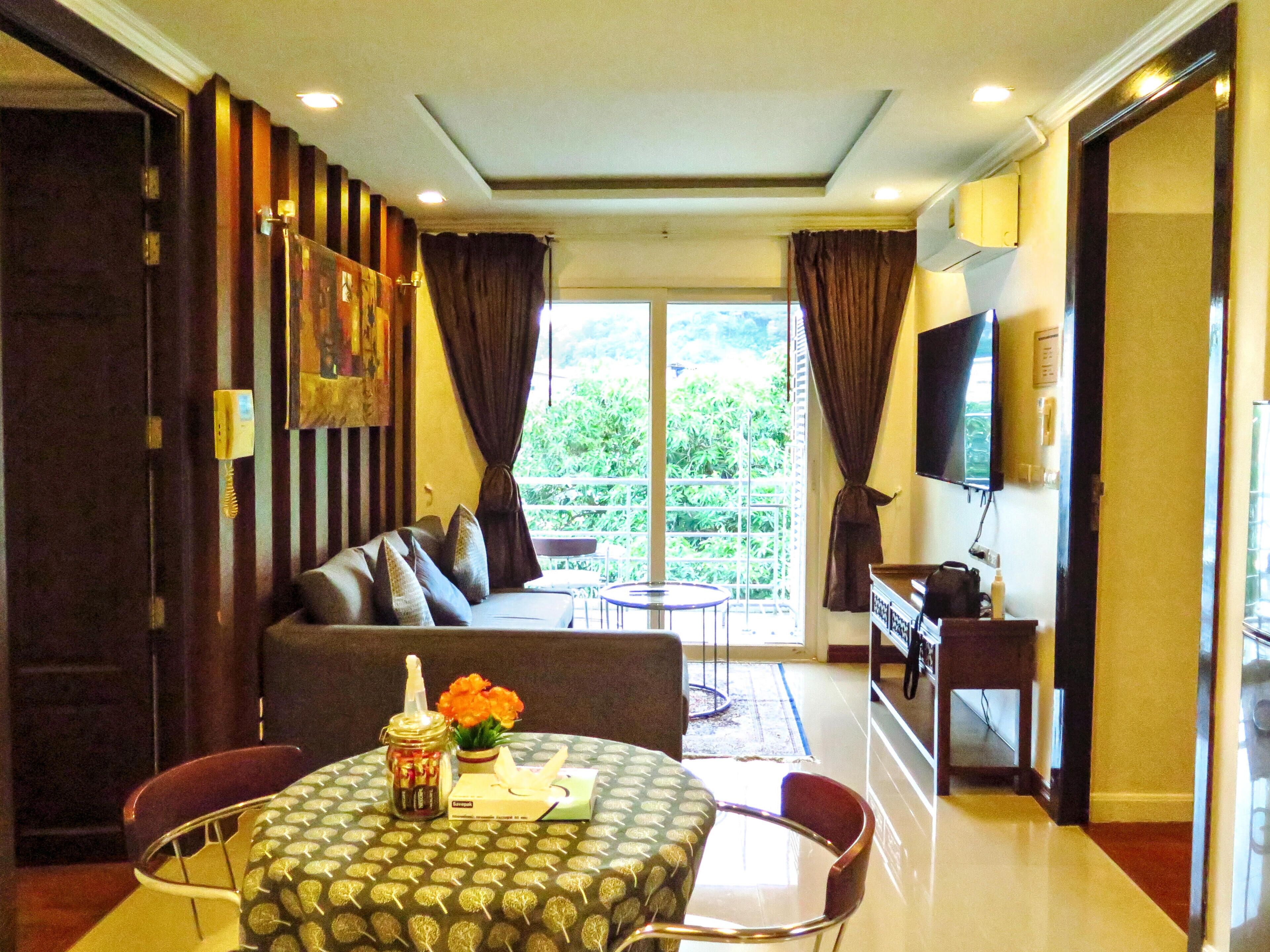 Apartment, 2 Bedrooms, Accessible, Balcony | Living area