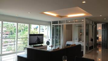 Apartment, 3 Bedrooms, Accessible, City View | Interior