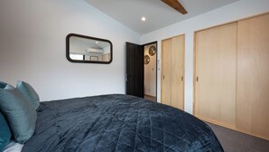3 室のベッドルーム、アイロン / アイロン台、WiFi、ベッドシーツ