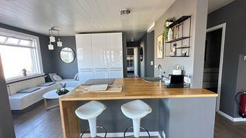 3 bedrooms, iron/ironing board, travel crib, WiFi