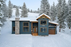 Exterior - Luxury at Koocanusa Ranch. Hot Tub & A/C (wardner)