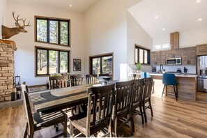 Dining - Luxury at Koocanusa Ranch. Hot Tub & A/C (wardner)