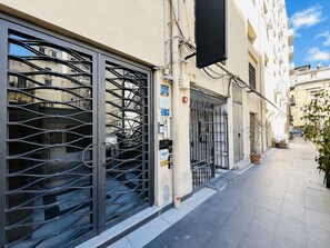 Exterior detail - Politeama House 148 (Palermo)