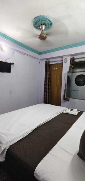 Deluxe Room | Rollaway beds, free WiFi, bed sheets