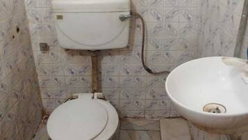 Shower, free toiletries, towels, soap